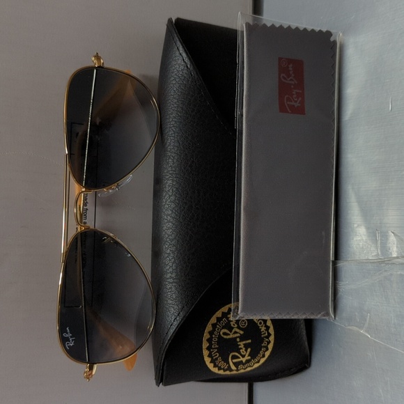 BNIB Rayban Gold with Gray Gradient Len Rb3025 SZ:52 - Picture 8 of 8